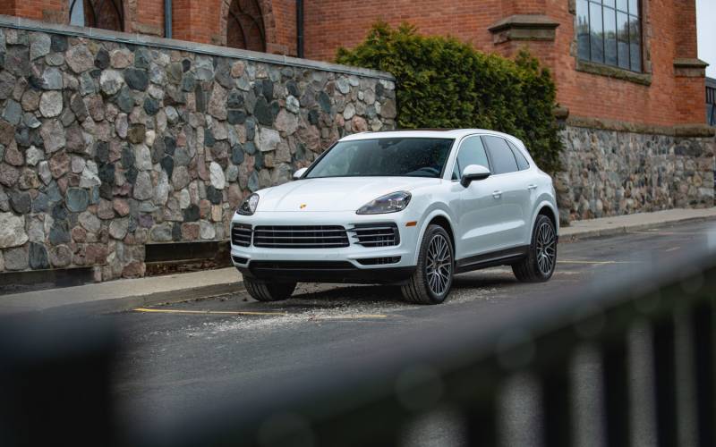 Comparison Porsche Cayenne GTS 2021 vs Porsche Macan GTS 2020